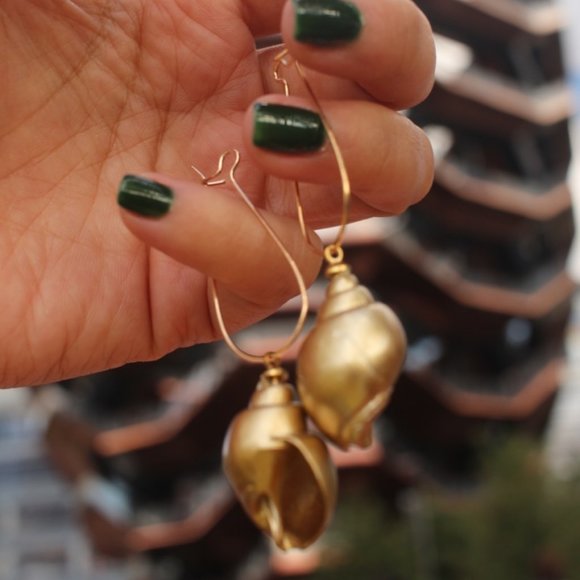 NEW Shell gold drop hook dangle conch earrings - Picture 10 of 12